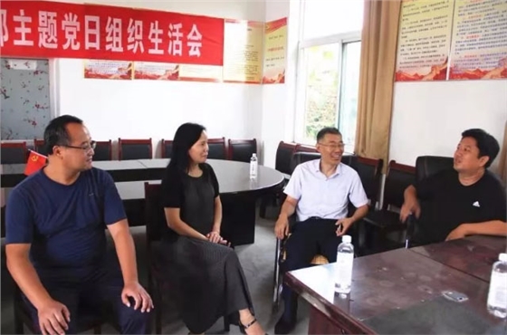 扶贫现场图